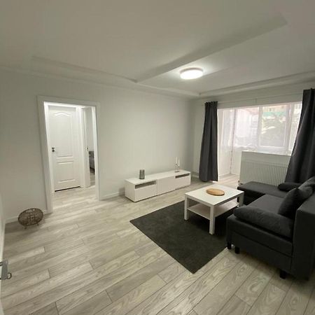 شقة لوغوج  في Apartament المظهر الخارجي الصورة