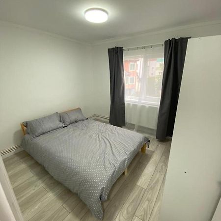 شقة لوغوج  في Apartament المظهر الخارجي الصورة