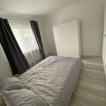شقة لوغوج  في Apartament المظهر الخارجي الصورة