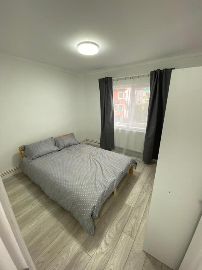 شقة لوغوج  في Apartament المظهر الخارجي الصورة
