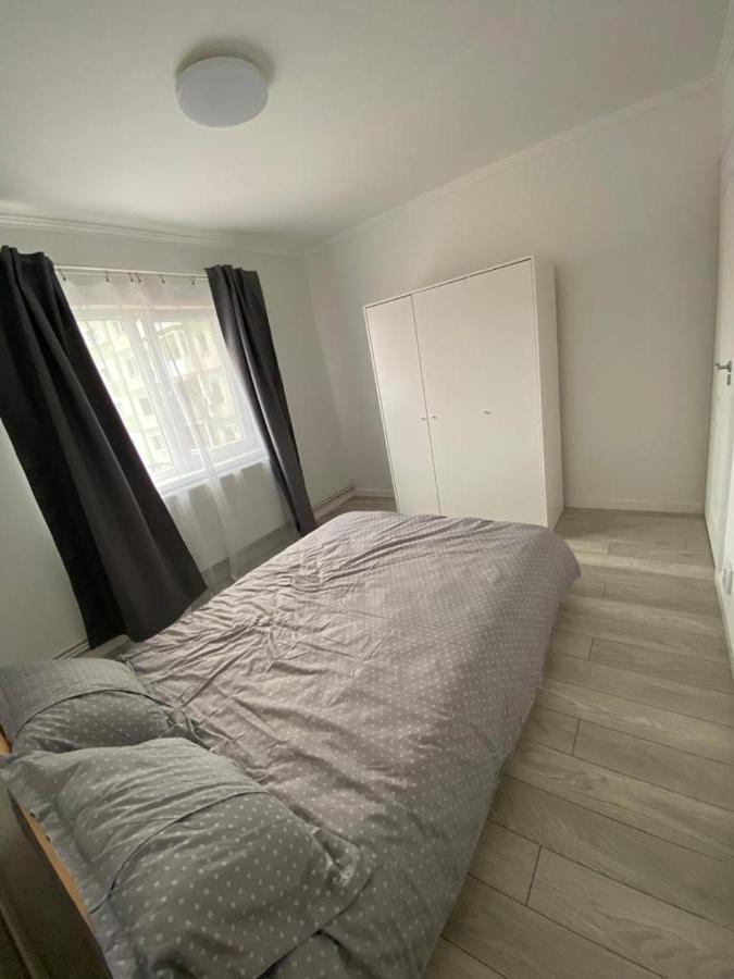 شقة لوغوج  في Apartament المظهر الخارجي الصورة