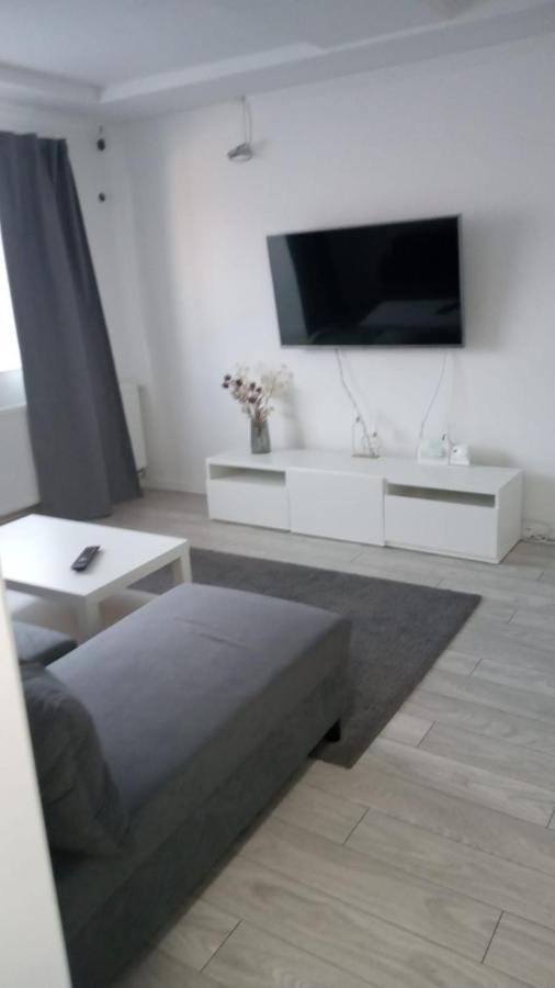 شقة لوغوج  في Apartament المظهر الخارجي الصورة